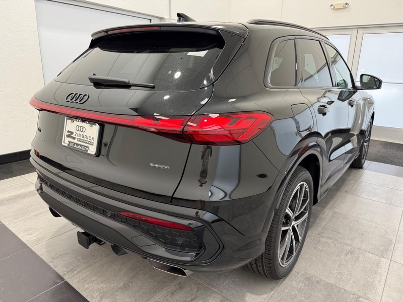 Audi Q5 Vehicle Image 2
