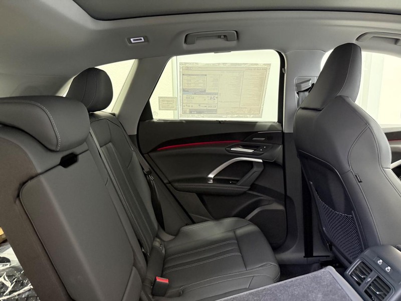 Audi Q5 Vehicle Image 4