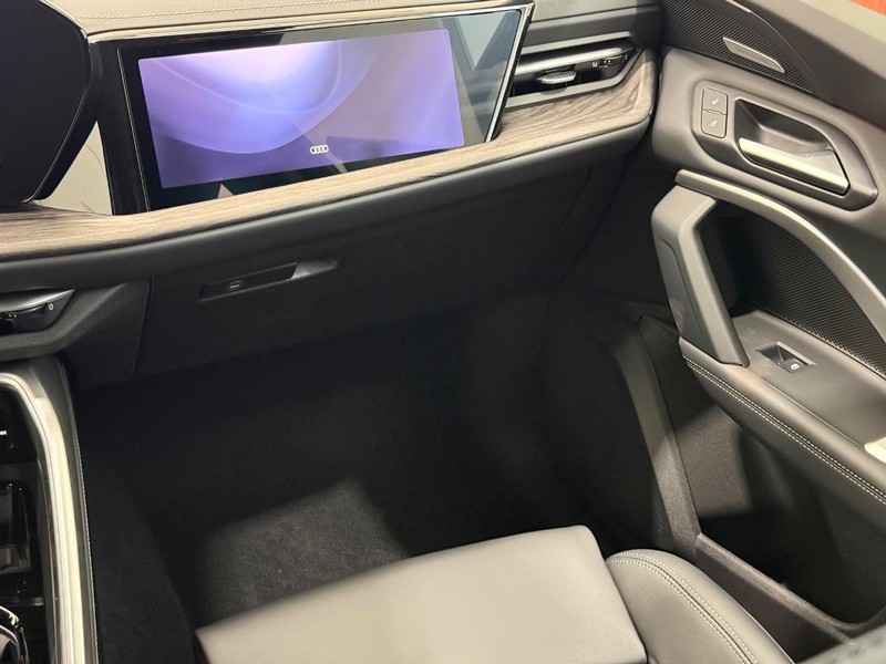 Audi Q5 Vehicle Image 9