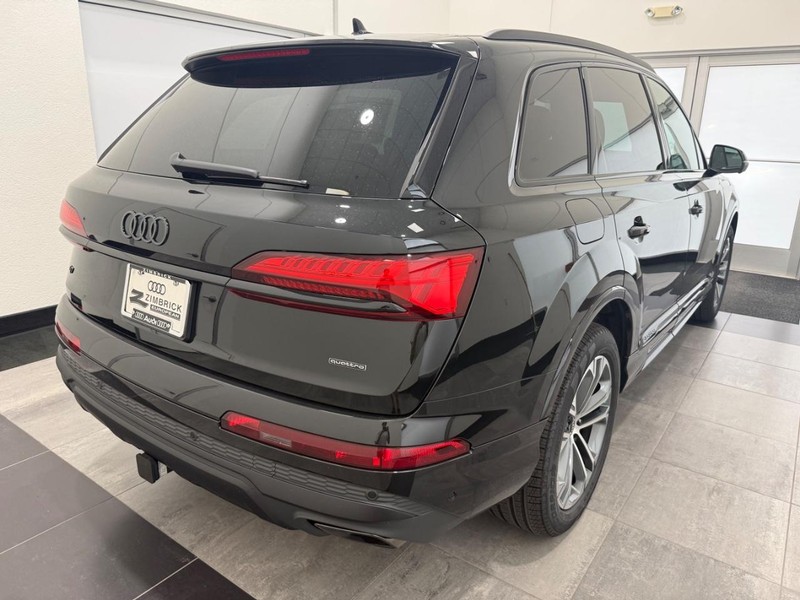 Audi Q7 Vehicle Image 2
