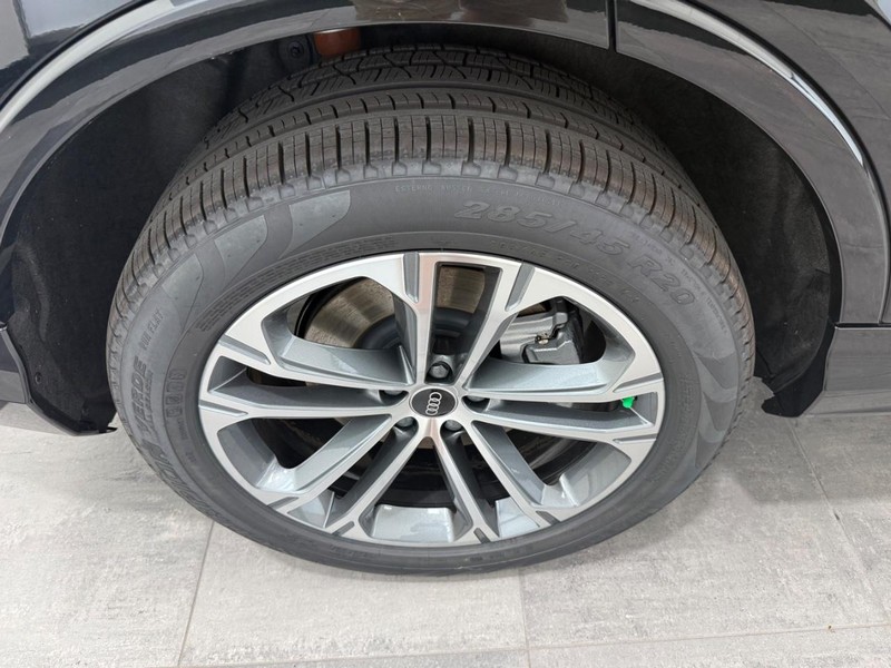 Audi Q7 Vehicle Image 3