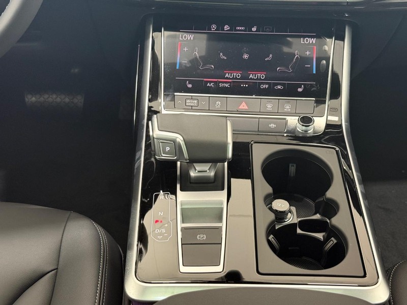 Audi Q7 Vehicle Image 7