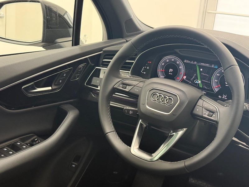 Audi Q7 Vehicle Image 8