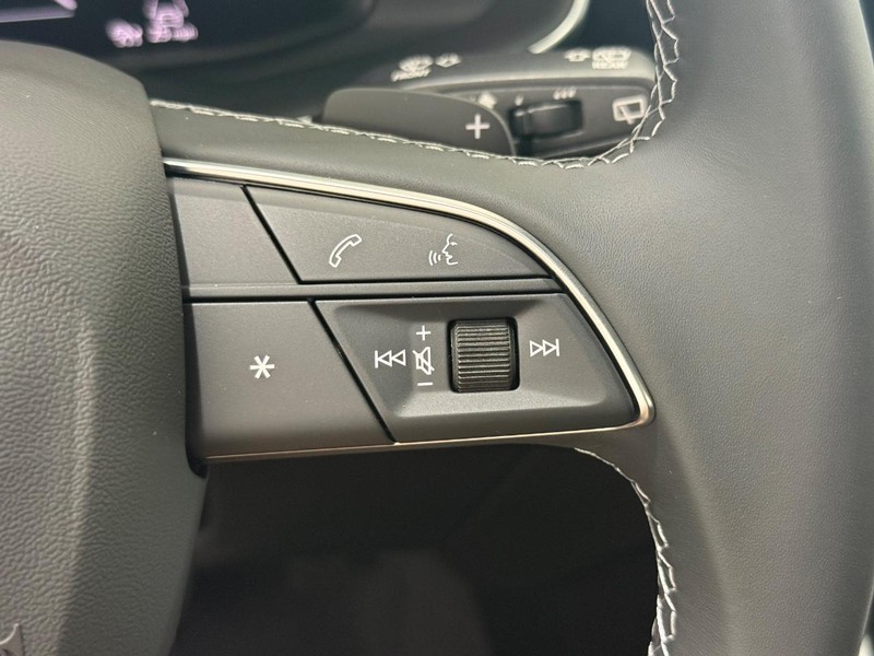 Audi Q7 Vehicle Image 12