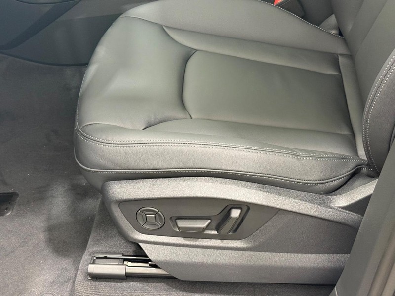 Audi Q7 Vehicle Image 16