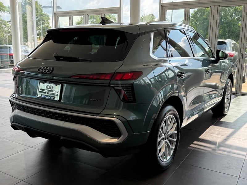 Audi Q3 Vehicle Image 2