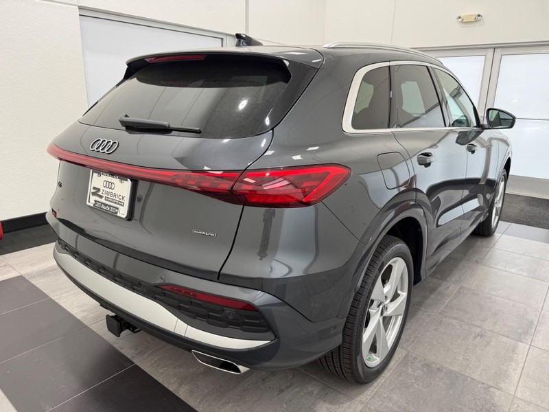 Audi Q5 Vehicle Image 2
