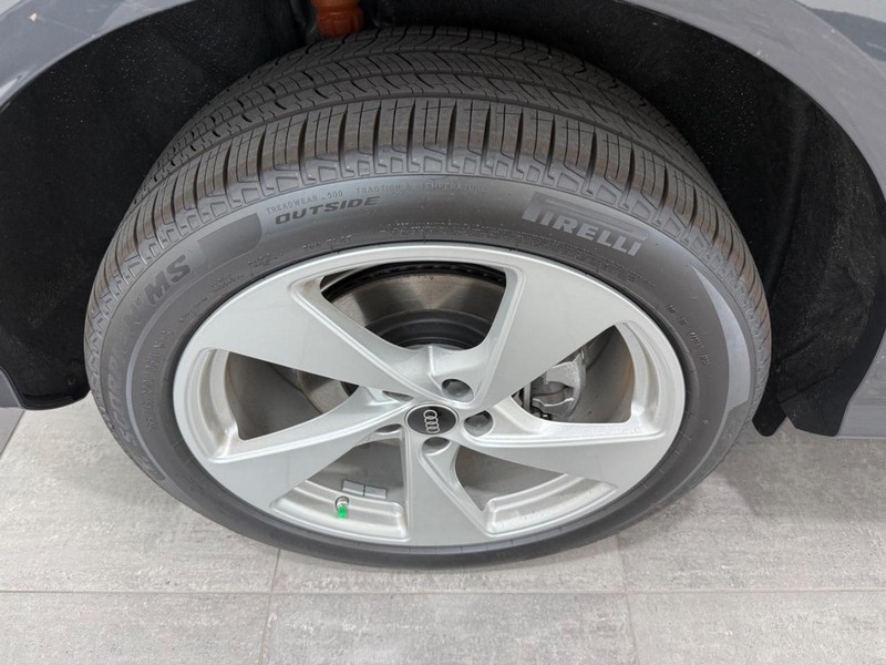 Audi Q5 Vehicle Image 3