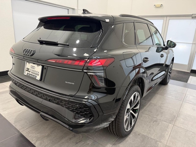 Audi Q3 Vehicle Image 2