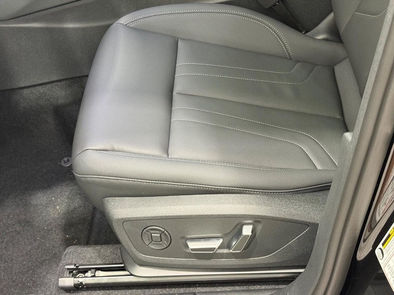 Audi Q3 Vehicle Image 15