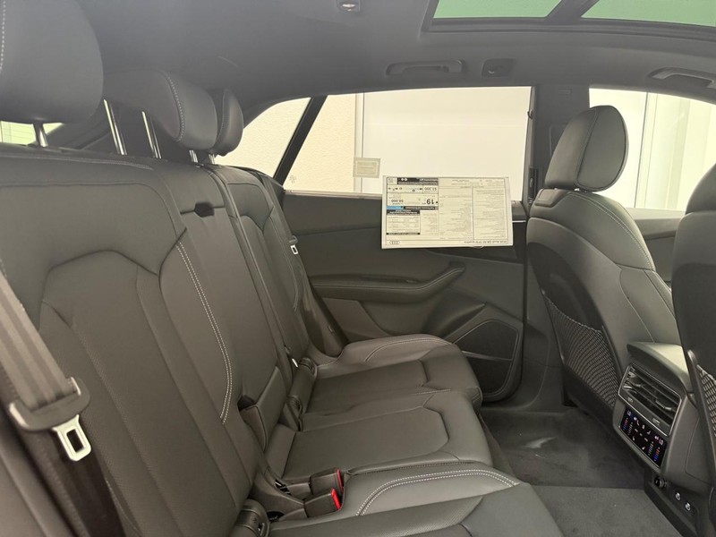 Audi Q8 Vehicle Image 4