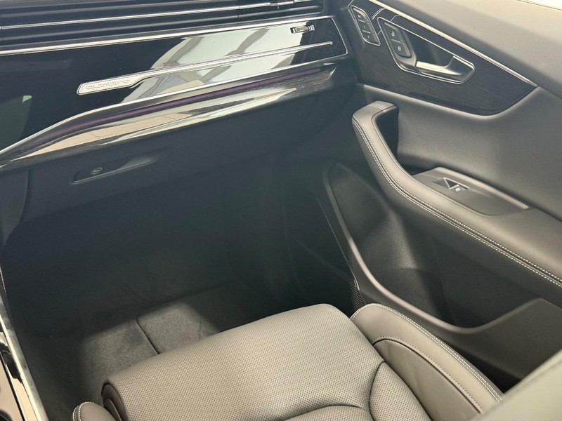 Audi Q8 Vehicle Image 9