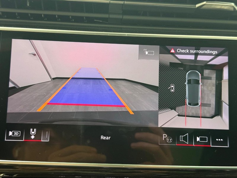 Audi Q8 Vehicle Image 13