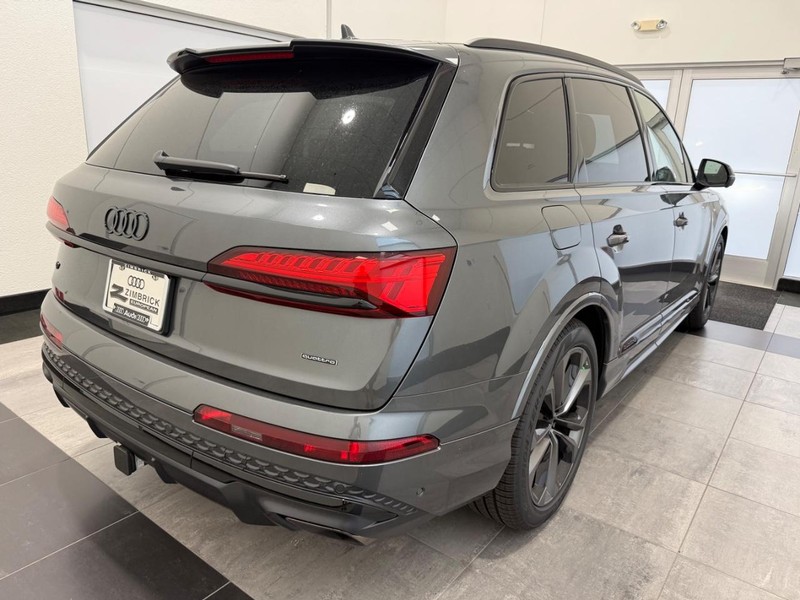Audi Q7 Vehicle Image 2