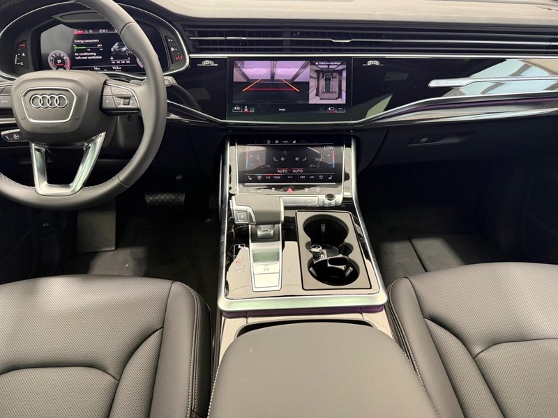 Audi Q7 Vehicle Image 5