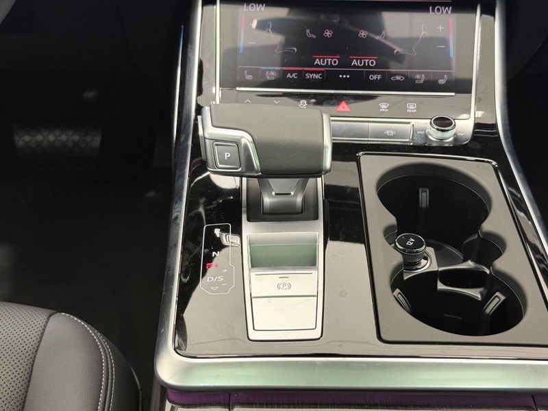Audi Q7 Vehicle Image 7