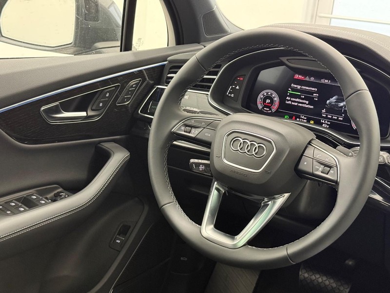 Audi Q7 Vehicle Image 8