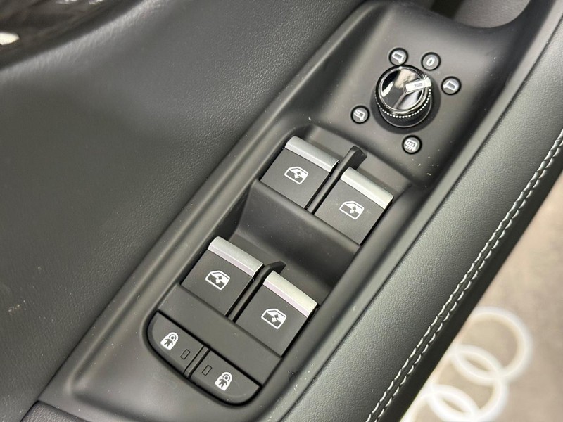 Audi Q7 Vehicle Image 16