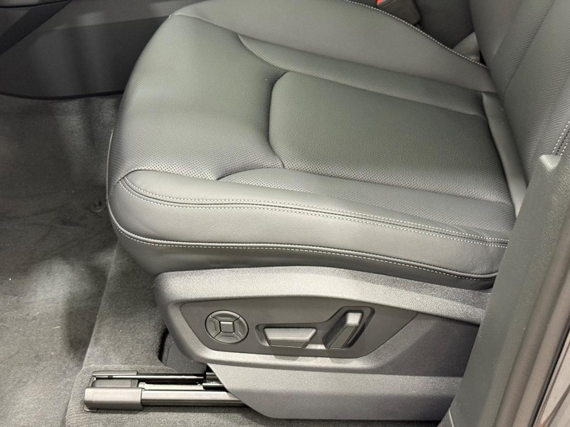 Audi Q7 Vehicle Image 17