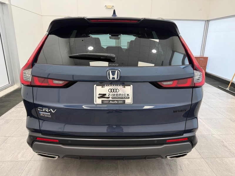 Honda CR-V Hybrid Vehicle Image 3