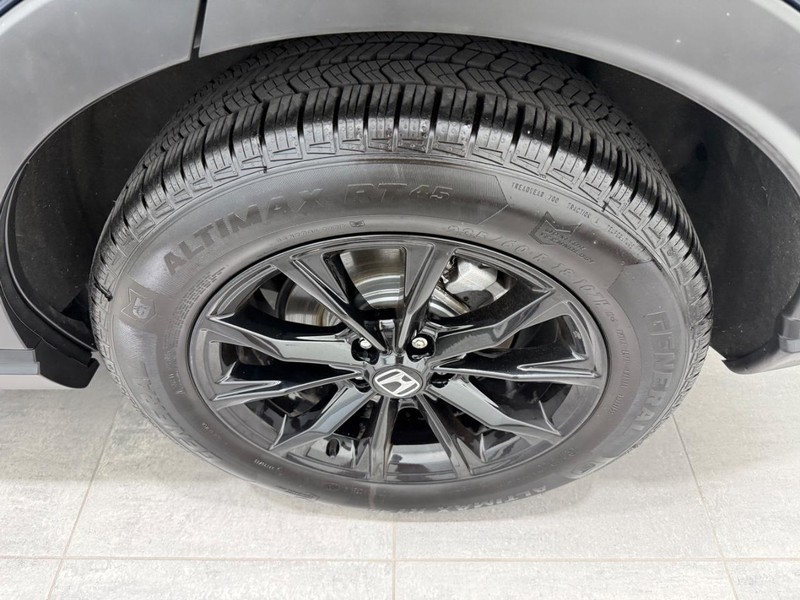 Honda CR-V Hybrid Vehicle Image 5
