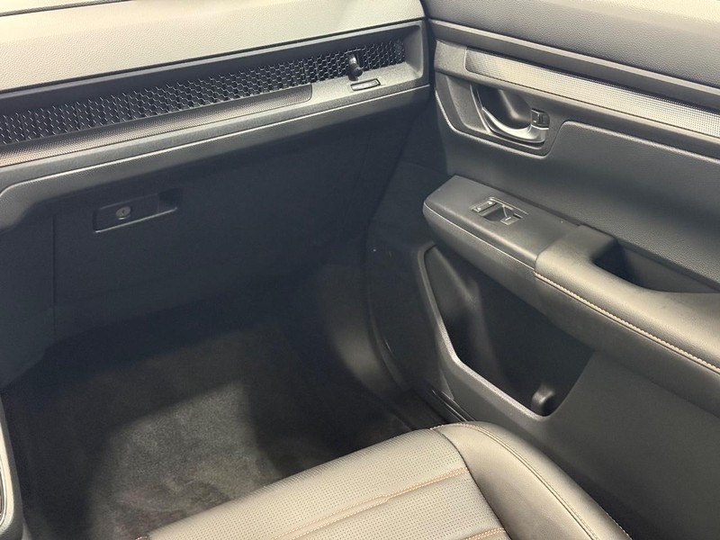 Honda CR-V Hybrid Vehicle Image 13