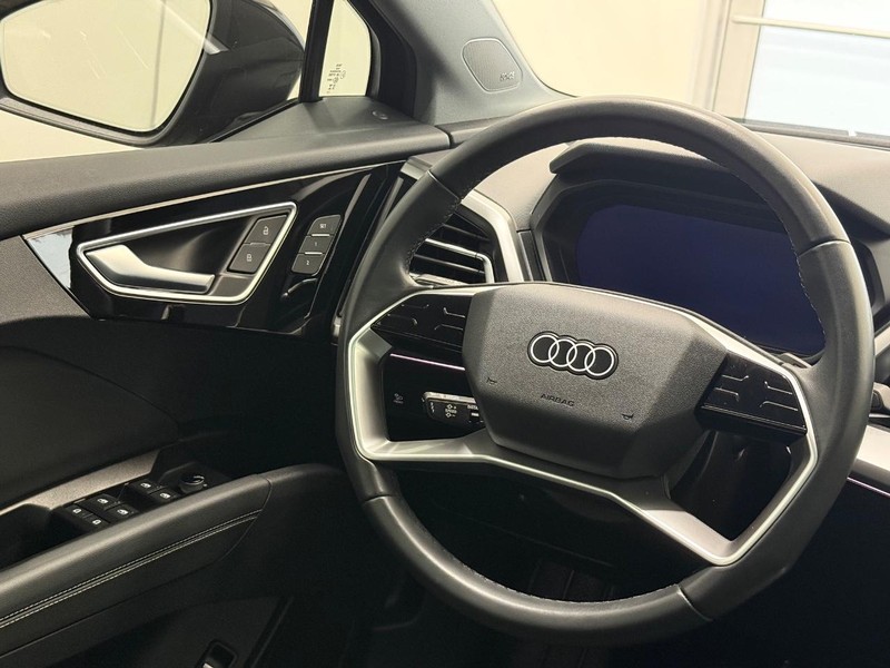 Audi Q4 e-tron Sportback Vehicle Image 12