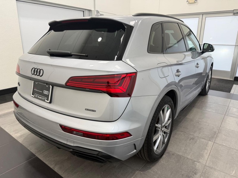 Audi Q5 Vehicle Image 2