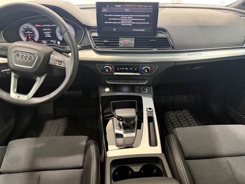 Audi Q5 Vehicle Image 9