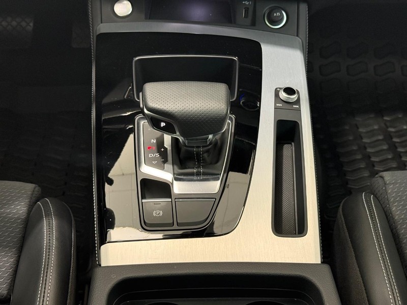 Audi Q5 Vehicle Image 11