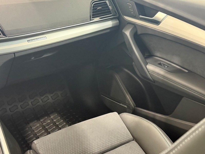 Audi Q5 Vehicle Image 13