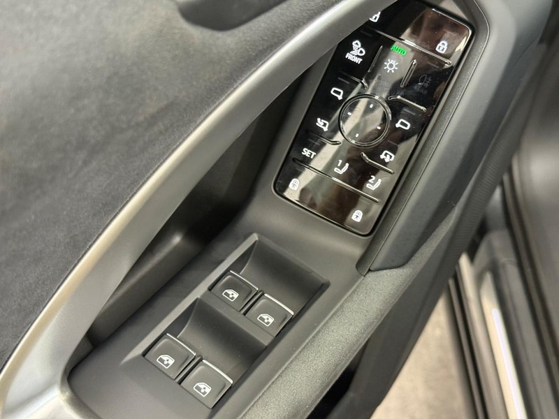 Audi SQ5 Vehicle Image 15