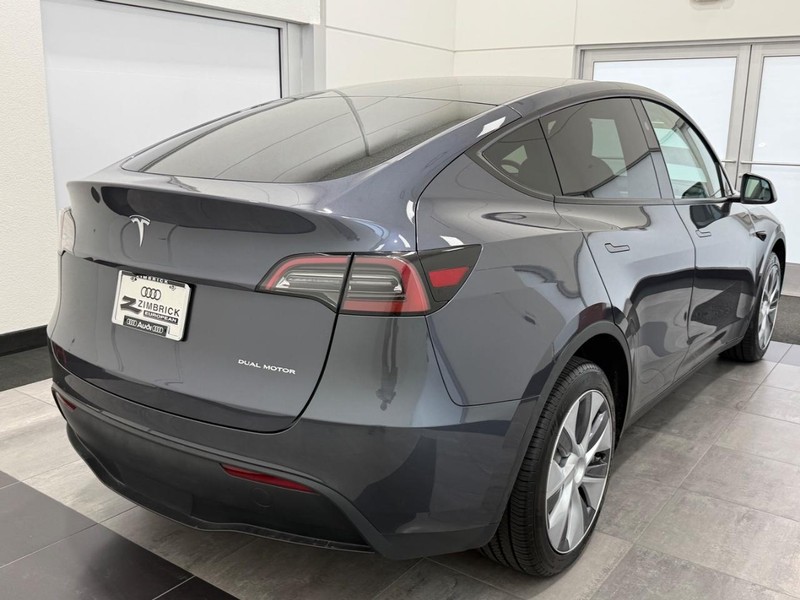 Tesla Model Y Vehicle Image 2