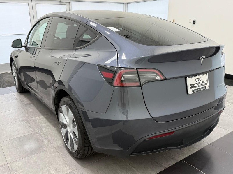Tesla Model Y Vehicle Image 4