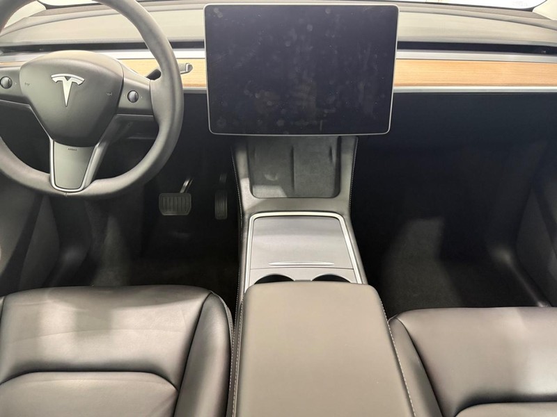 Tesla Model Y Vehicle Image 9