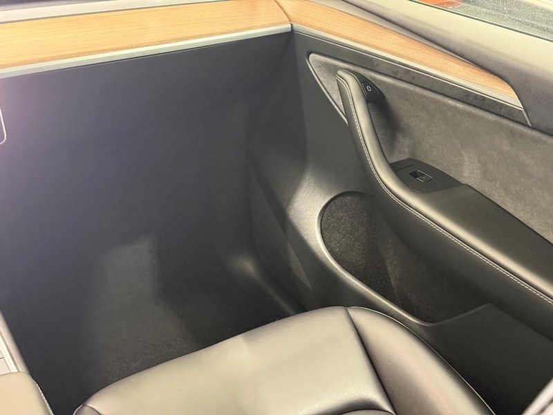 Tesla Model Y Vehicle Image 12