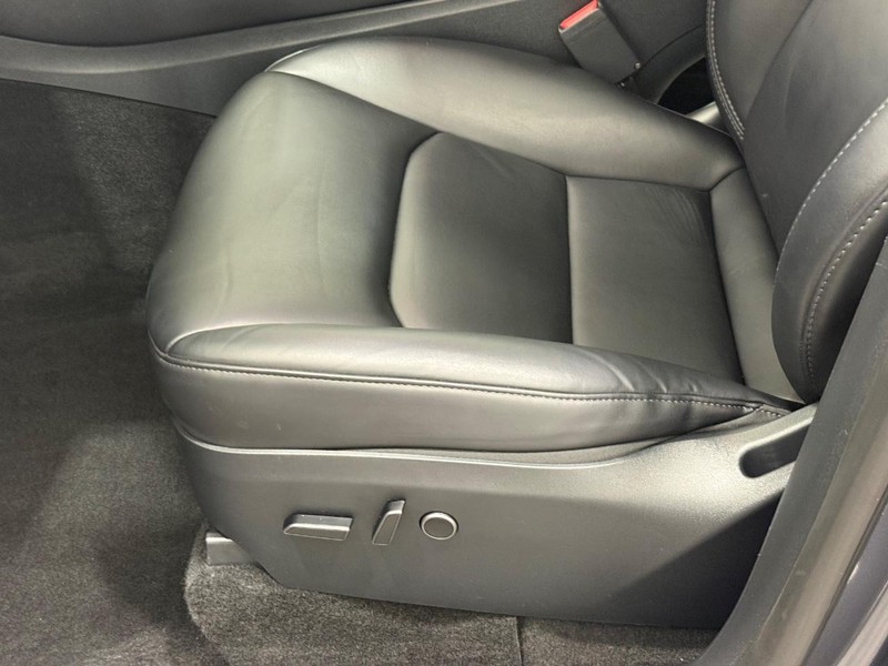 Tesla Model Y Vehicle Image 19