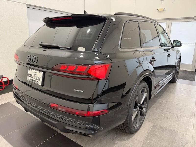 Audi Q7 Vehicle Image 2