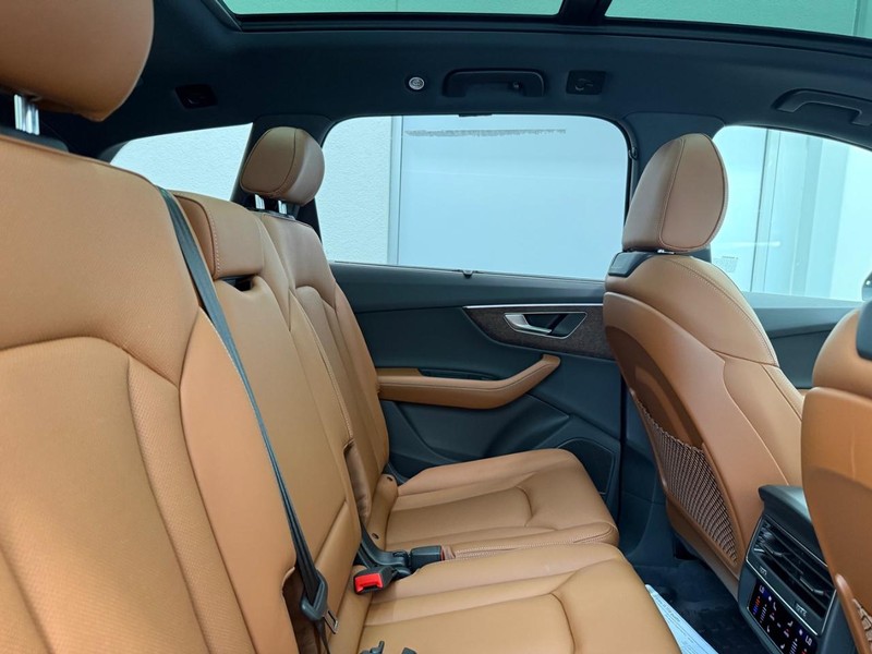 Audi Q7 Vehicle Image 4
