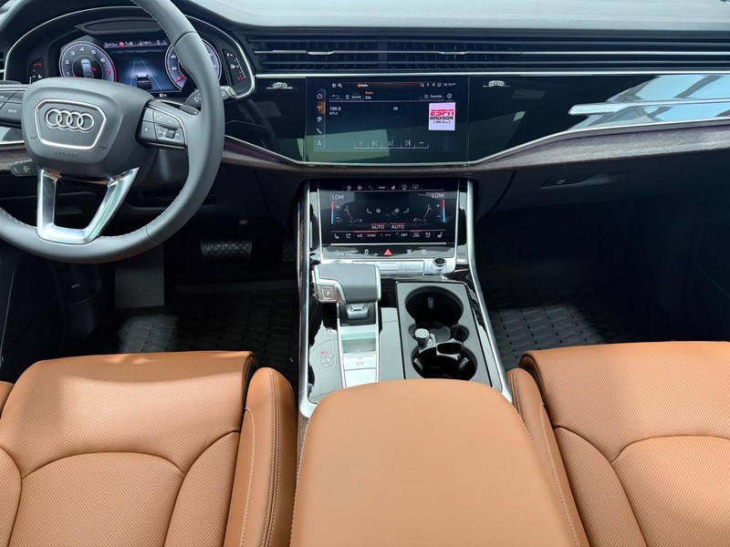 Audi Q7 Vehicle Image 5