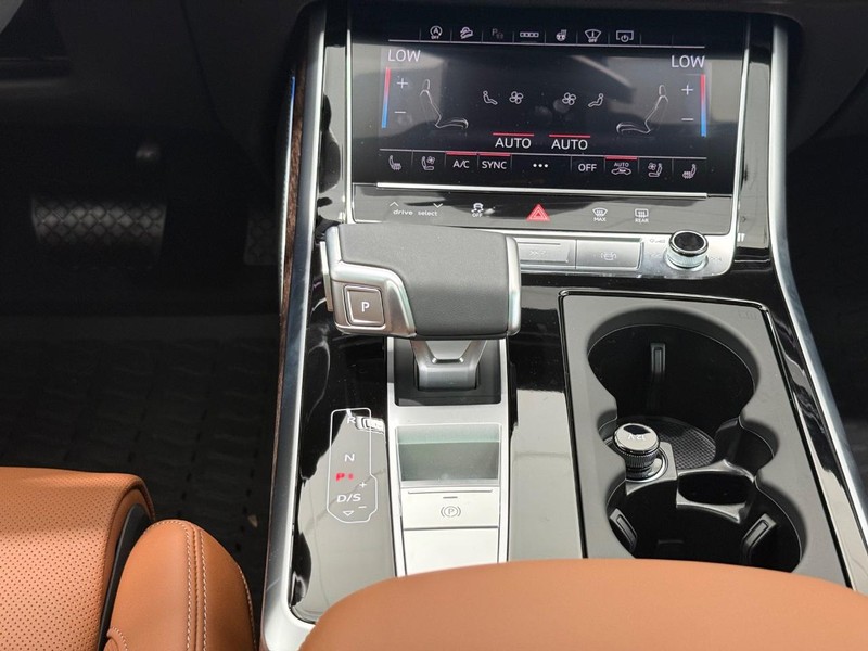 Audi Q7 Vehicle Image 7