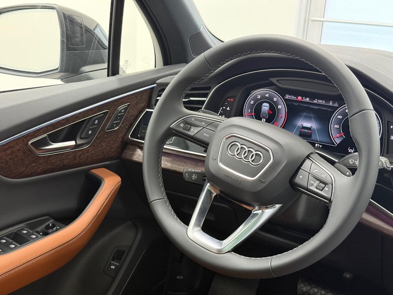 Audi Q7 Vehicle Image 8