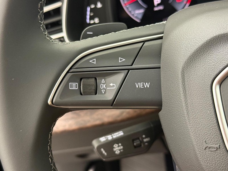Audi Q7 Vehicle Image 11