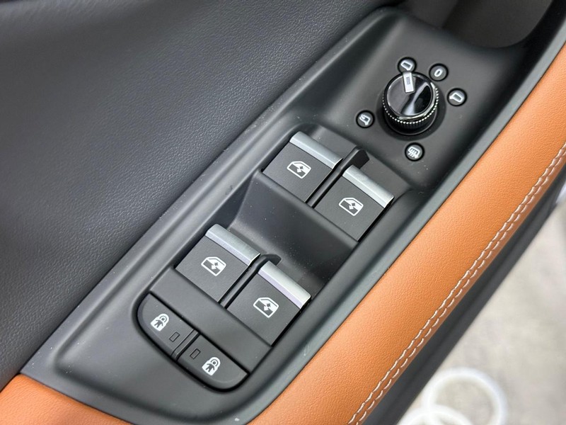Audi Q7 Vehicle Image 15