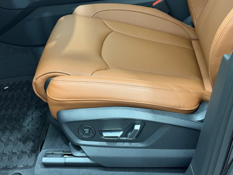 Audi Q7 Vehicle Image 16