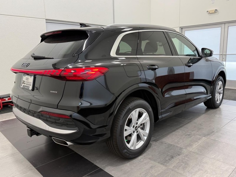 Audi Q5 Vehicle Image 2