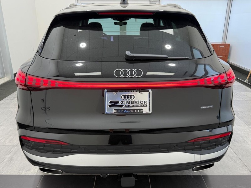 Audi Q5 Vehicle Image 3