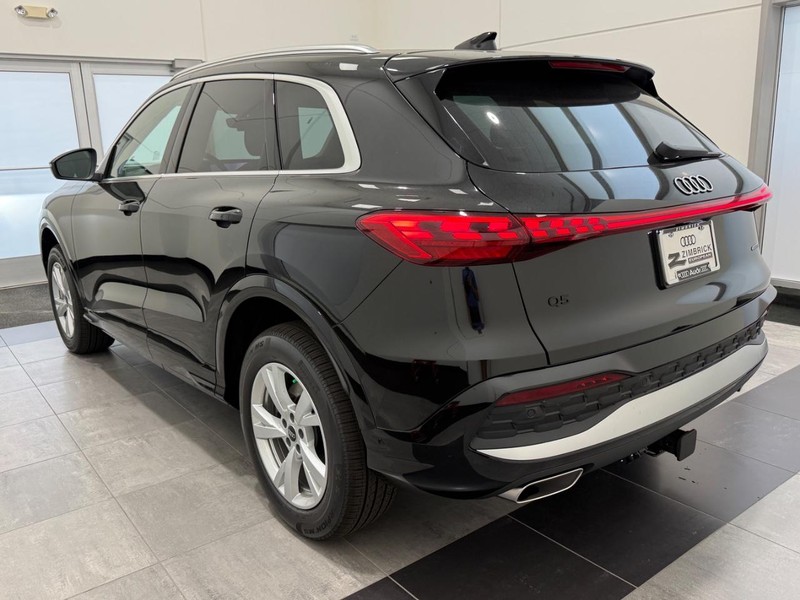 Audi Q5 Vehicle Image 4