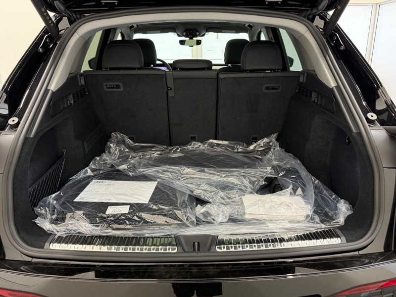 Audi Q5 Vehicle Image 5