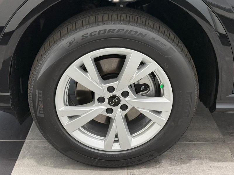 Audi Q5 Vehicle Image 6